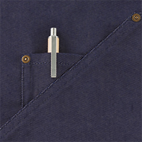 右ポケットにはペン差し内ポケット