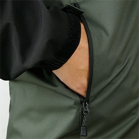 左右脇ファスナーポケット