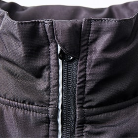 7069-01　ファスナー隠しと反射パイピング