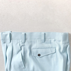 フロント＆バックの3か所は40㎜幅ベルト通し