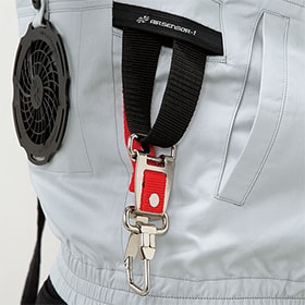 右脇草刈り用ベルト取り出し口