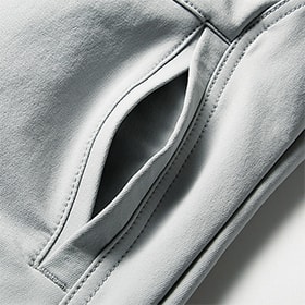 脇ポケットはものが落ちにくい逆玉